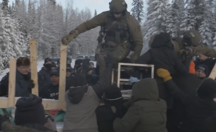 La Gendarmerie royale du Canada envahit les territoires des peuples Wet’suwet’ et Unist’ot’