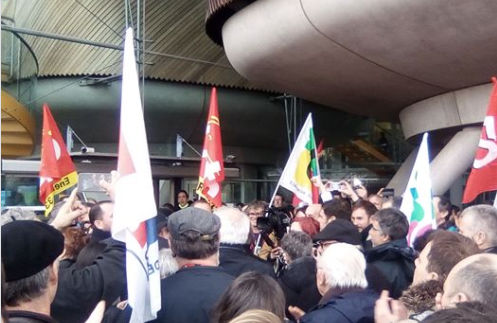 rassemblement de soutien aux six travailleurs d'Enedis