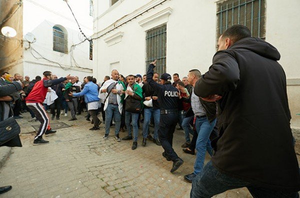 Répression des enseignants à Alger