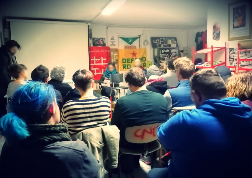 Une partie de l'assistance durant la présentation du Secours Rouge Toulouse au Chat Noir.