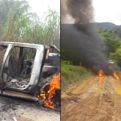 Le véhicule de police incendié après l'embuscade