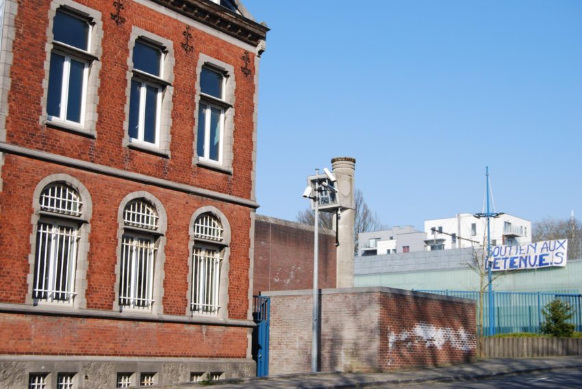 Banderole en solidarité avec les prisonniers révoltés