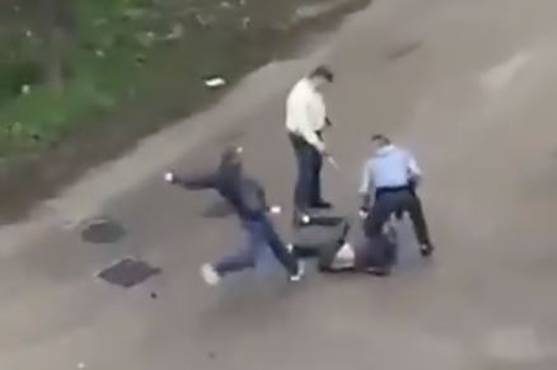 L'homme frappé au sol par la BAC.