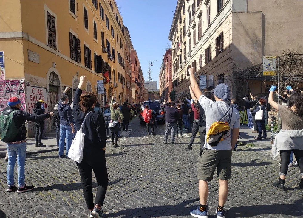 Le rassemblement d'hommage
