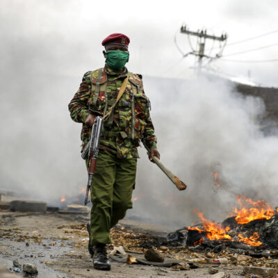 Les forces de sécurité dans Kariobangi insurgé