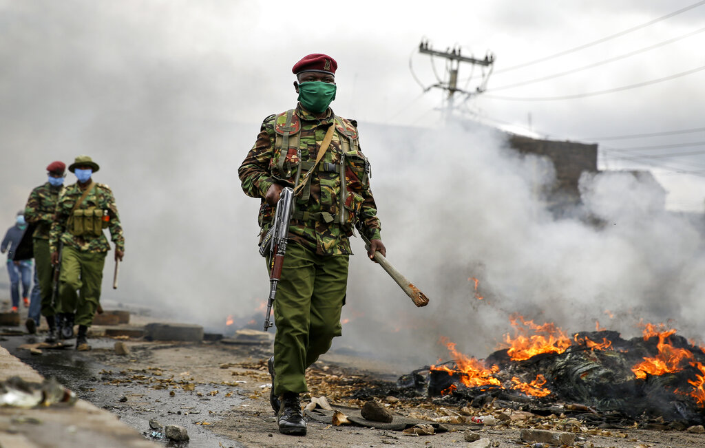 Les forces de sécurité dans Kariobangi insurgé