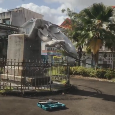 Deux statues de Victor Schoelcher détruites par des manifestant·es