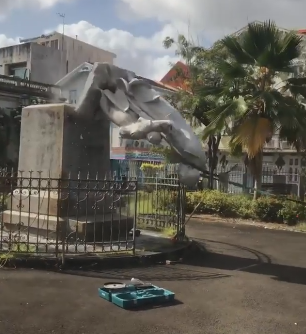 Deux statues de Victor Schoelcher détruites par des manifestant·es