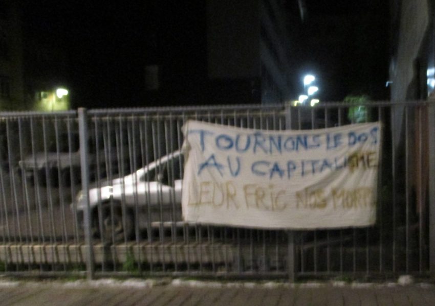 Entrée de l'hôpital Saint-Pierre, au lendemain du "tourné le dos" des soignants à Wilmes