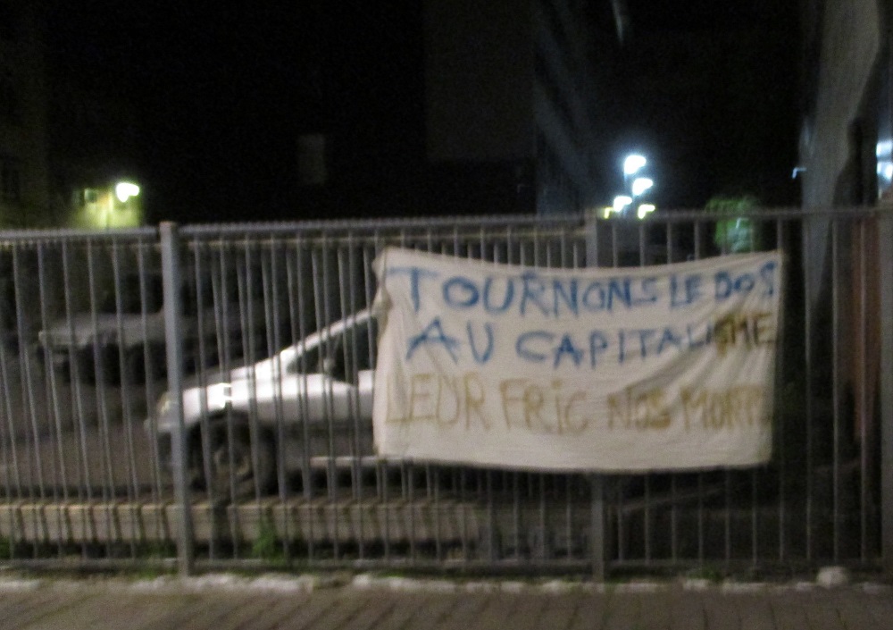 Entrée de l'hôpital Saint-Pierre, au lendemain du "tourné le dos" des soignants à Wilmes