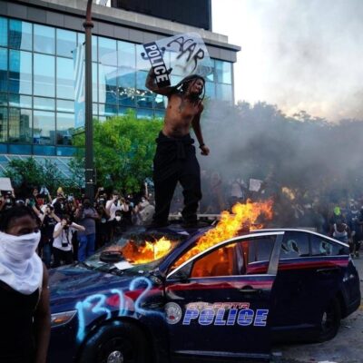 Quatrième nuit de révolte aux États-Unis