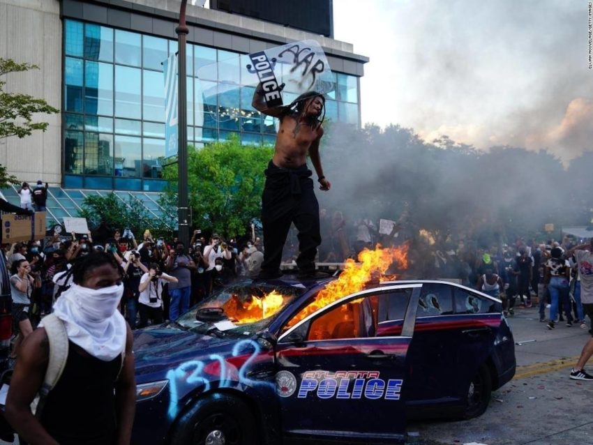 Quatrième nuit de révolte aux États-Unis