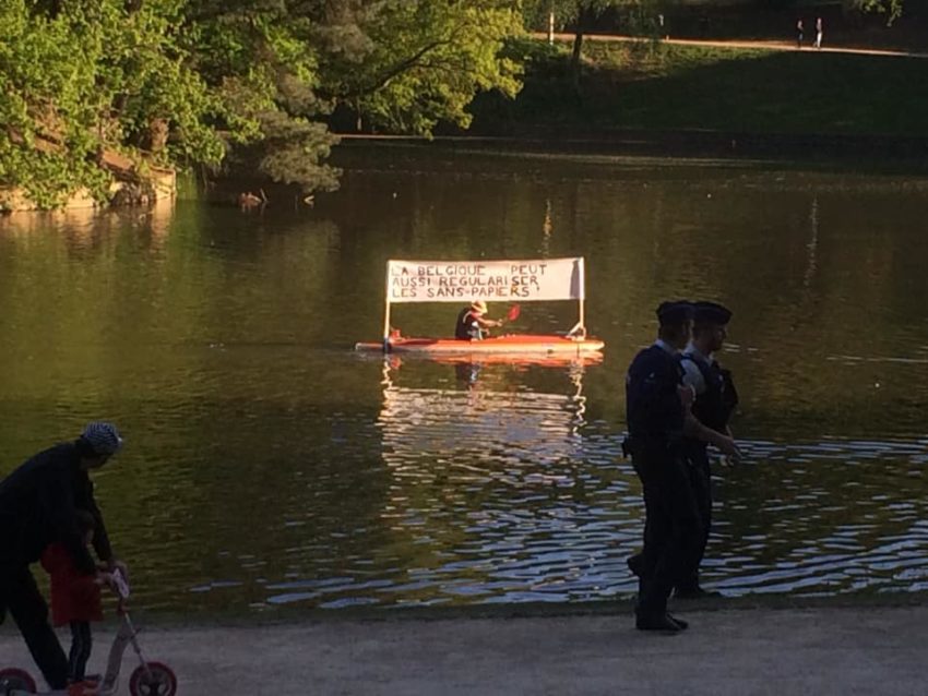 Un kayakiste qui demandait la régularisation de sans-papiers arrêté au Bois de la Cambre (2)