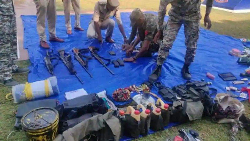 Les armes retrouvées près du village de Pardhoni