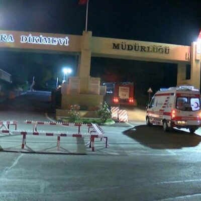 Les services de secours arrivent à l'atelier Kara