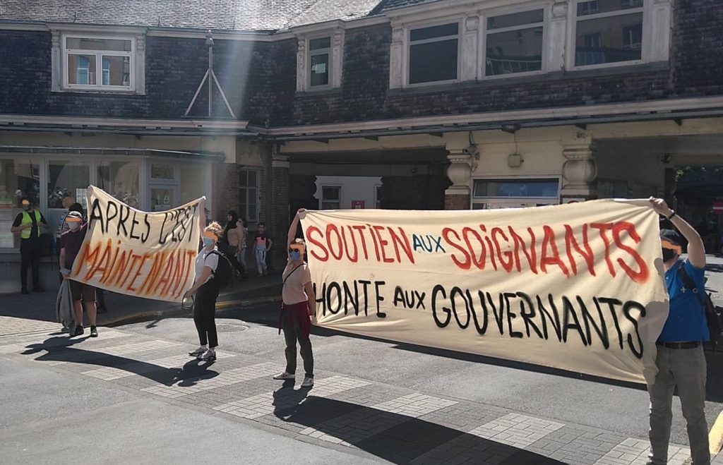 Rassemblement à l'hôpital Saint-Pierre