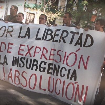 Banderole de soutien aux rappeurs de La Insurgencia