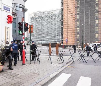 Policiers rond-point Schuman (archives)