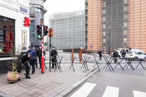 Policiers rond-point Schuman (archives)