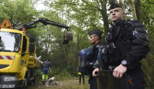 La destruction de cabane à NDDL ce mercredi