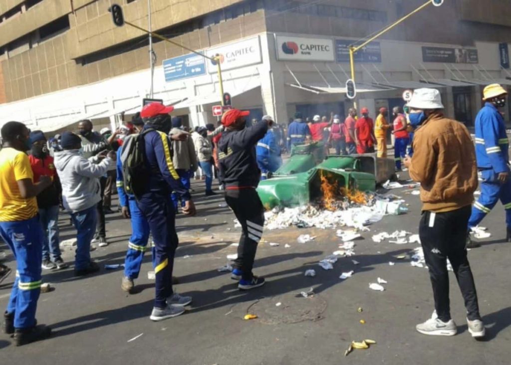 Manifestants à Ekurhuleni