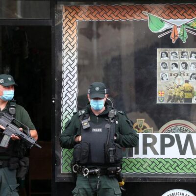 La pPerquisition au local de Saoradh à Belfast