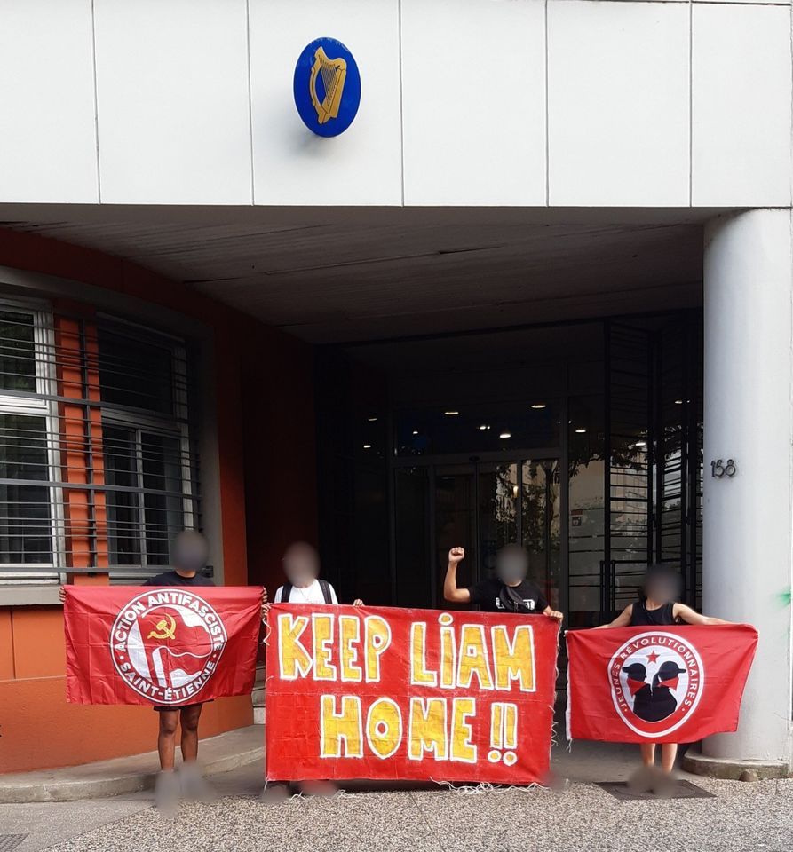 Action devant le consulat irlandais à Lyon contre l'extradition de Liam Campbell 