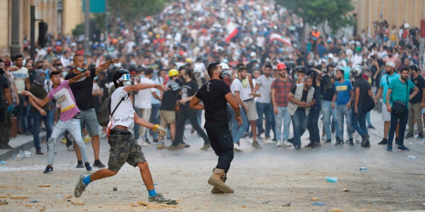 Nouveaux affrontements avec les forces de sécurité et démission du gouvernement au Liban