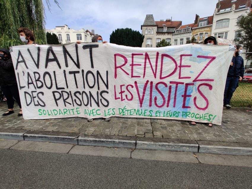 Devant la prison de St-Gilles