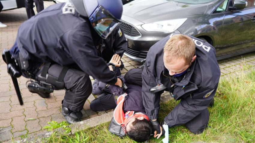 La police arrête des militant·es kurdes qui manifestaient pour la libération d'Öcalan