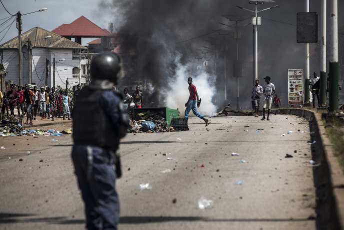 Face-à-face entre jeunes et policiers à Conakry, le 21 octobre 2020