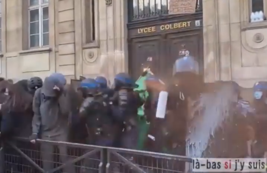 La police charge les lycéen·nes