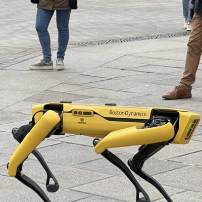 Le robot SPOT dans les rues de Nantes