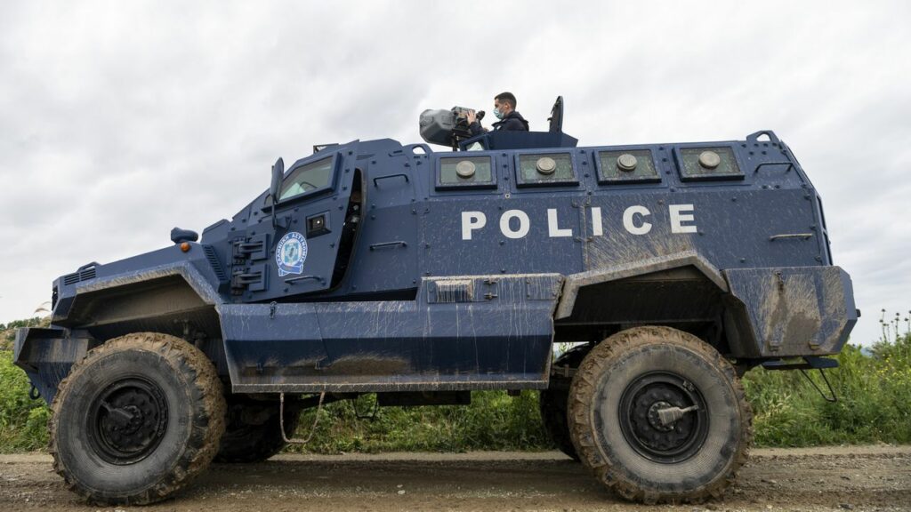 Des canons assourdissants pour chasser les migrant·es