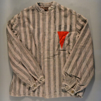 Le triangle rouge était utilisé pour désigner les prisonniers politiques en Allemagne Nazie