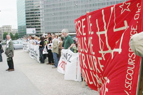 Manifestation devant le siège de l'UE