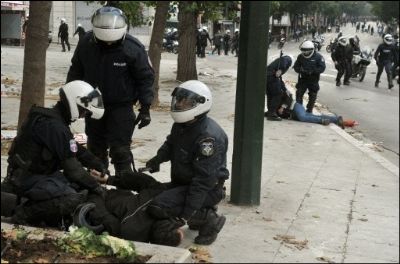Arrestation durant les manifestations à Athènes