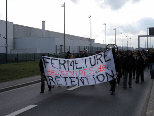 Manifestation contre le centre fermé de Mesnil-Amelot
