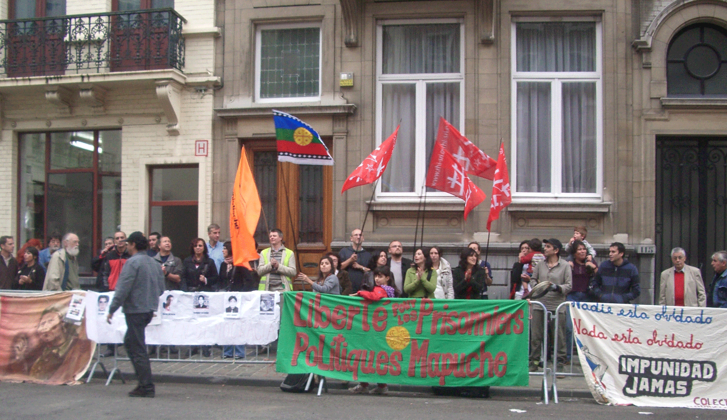 Manifestation pour les Mapuches devant l'ambassade du Chili à Bruxelles