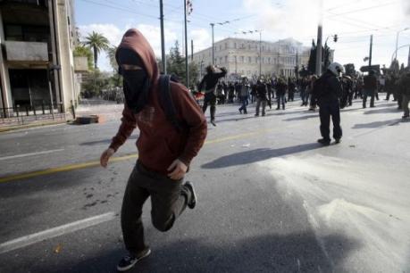 Affrontements jeunes/police à Athènes