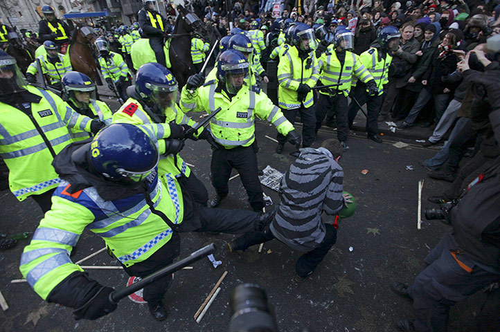 Affrontements à la manifestation estudiantine à Londres