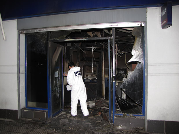 attaque incendiaire contre une banque au Chili