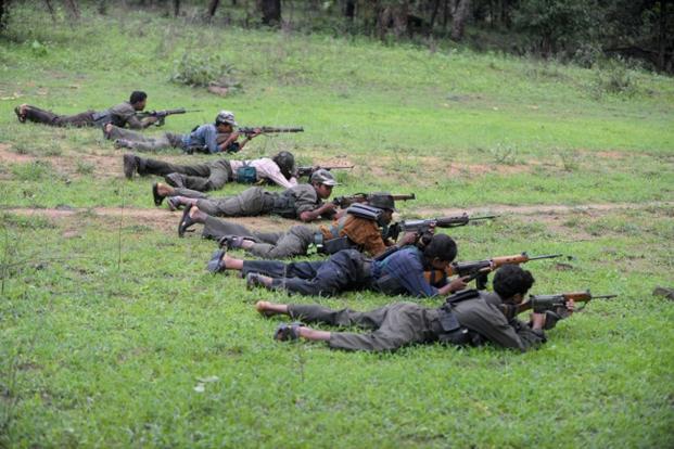 Guérilleros maoïstes à l'entraînement