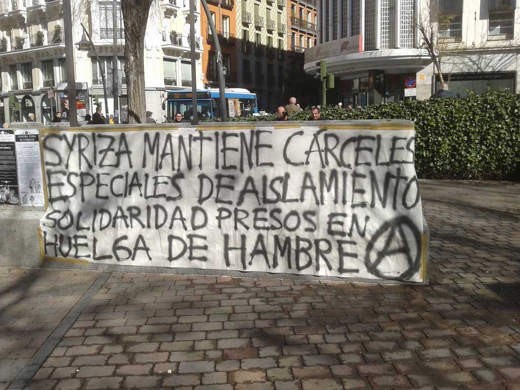Banderole solidaire à Madrid.