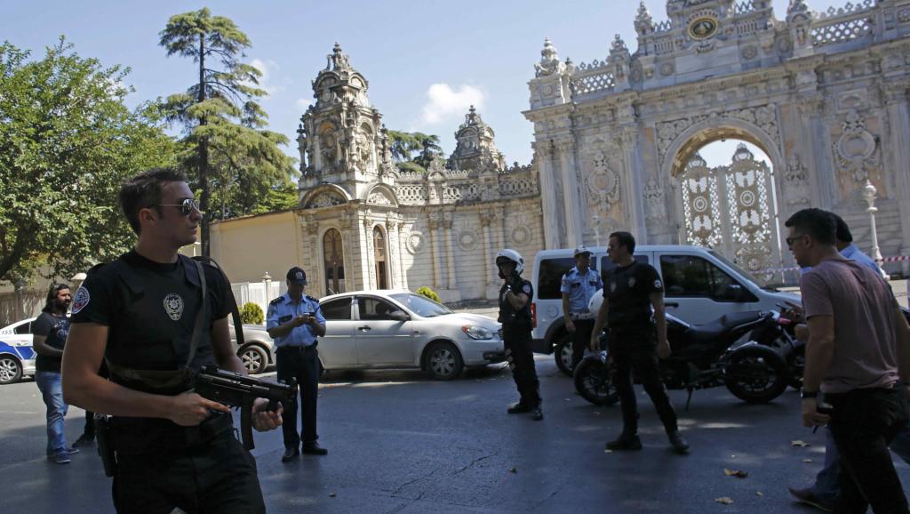 La police turque boucle le palais ottoman de Dolmabahçe