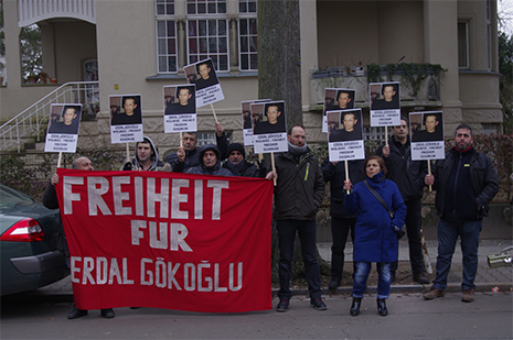 Manifestation pour Erdal Gökoglu devant l'ambassade de Belgique à Berlin