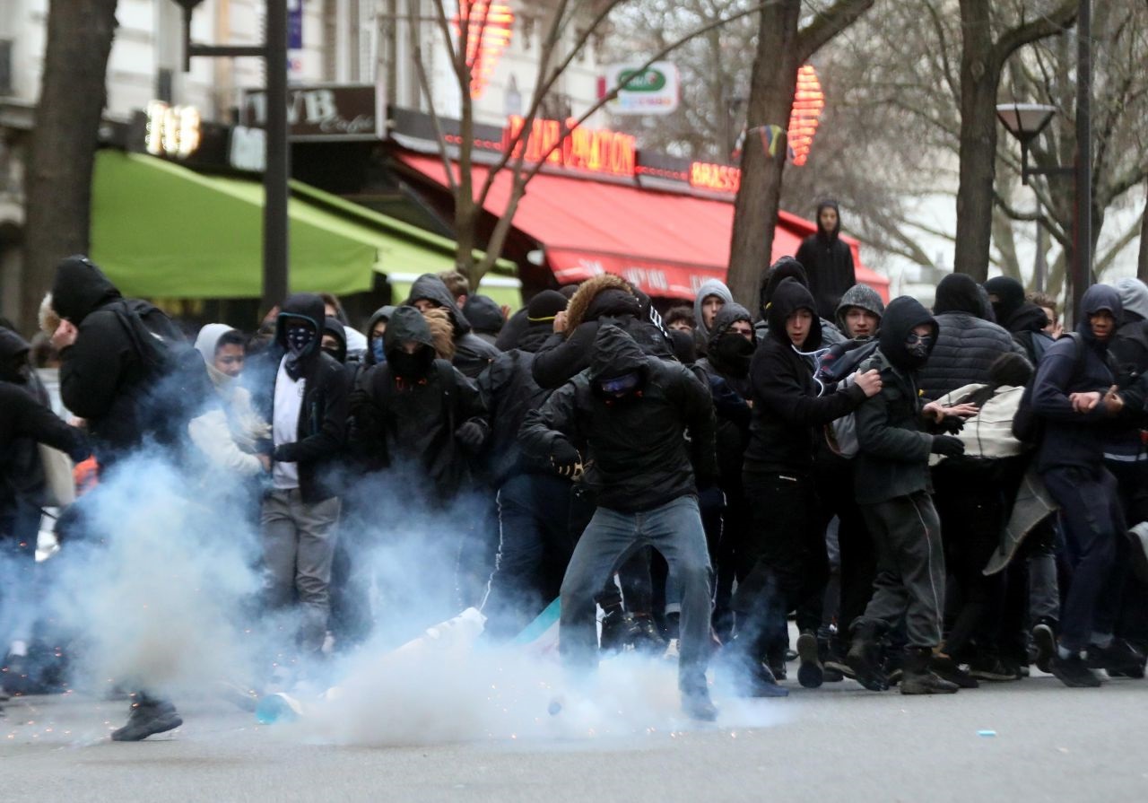 Les affrontements à Paris