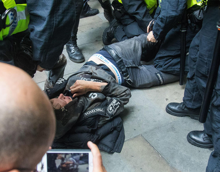 Arrestation d'un contre-manifestant