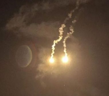 Fusées éclairantes israéliennes au-dessus d'Al Khader