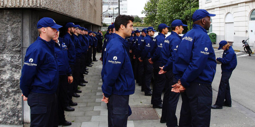 Belgique Des stages rémunérés à la police…